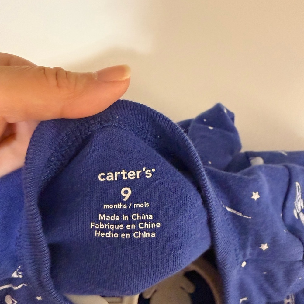 ❤️ BUNDLE 4/$20 Carter's Blue Space Adventure Footie 9M - Picture 3 of 3